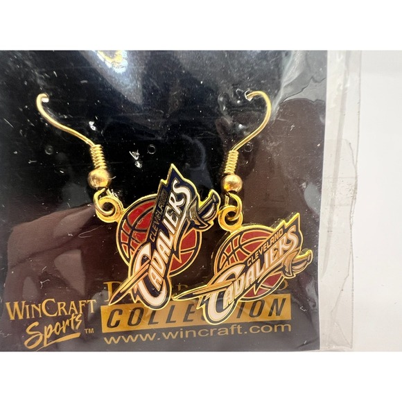 Cleveland Cavaliers Earrings WinCraft NBA Logo Gold Tone Hook New In Package - Picture 3 of 6